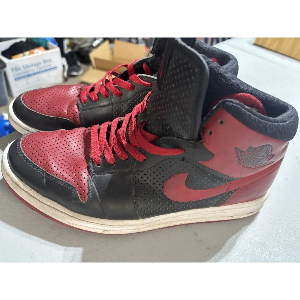 Nike Air Jordan 1‎ Retro 2009 Alpha Bred 392813-001 Men 11 Varsity Red Sneakers